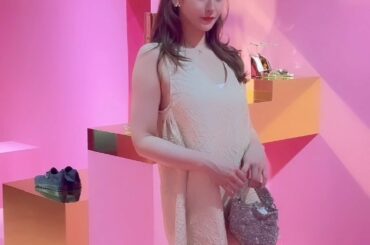 JIMMY CHOO

@jimmychoo #jimmychoo
#jimmychooautumn2022
#ジミーチュウ...