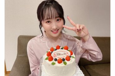 18歳になれました〜！
・
皆さんいつもありがとうございます。
今日お誕生日の皆さんもおめでとうございます！
・
成人。憧れの方に近づけるよう、頑張ります...