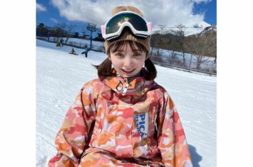 初スノボ楽しかった

おしりと手首が数日痛かったです。
それもまたいい思い出。

優愛が素敵な写真撮ってくれた！
専属カメラマンになって欲しい

半目だけど優愛...