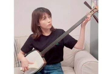 *
友達のお家で三味線を触らせてもらった日♡

珍しく真剣な顔で
先生(友達)の手の動きを見ている

友達の演奏は迫力がありました

#中学の選択授業ぶり#三味...