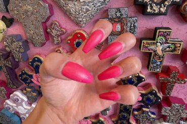 New nails

意外と初めてのワンカラースクエア♡
仕上げはマットにしてもらいました♡

シンプルだけど1番ギャルに仕上がる

今回も @nailsgog...