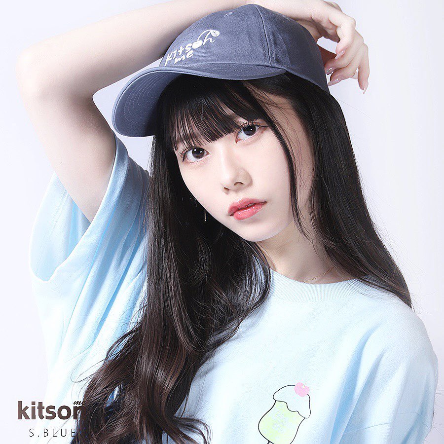 千葉恵里 この度 Kitson Meさんと コラボさせて頂くことになりました キャップ Tシャツを デザイン Moe Zine