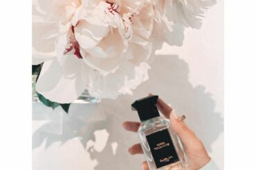 最近よく身に纏う香りで手に取るのは、以前 @guerlain のパーソナライズで選んだ「エルブ トゥルブラント」

ハーブとムスクの香りが今の私の気分みたいです...