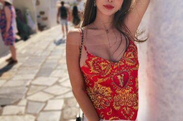 Walk around Oia city.
The hotels in Oia are popular by the sea. So there are man...