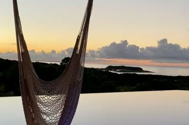 沖縄で滞在したヴィラ

@marinx.poolvilla 
南城市にあって、沖縄らしい自然を感じられる場所でした

朝5時半に起きてみた朝日はすごく綺麗で、鳥...