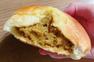 ㅤㅤㅤㅤㅤㅤㅤㅤㅤㅤㅤㅤㅤ
#オススメ戦隊ミヤジマン 
一番好きな#カレーパン 
#近江屋洋菓子店 さんのカレーパンは揚げてないカレーパン
生地は薄くてもちもち...