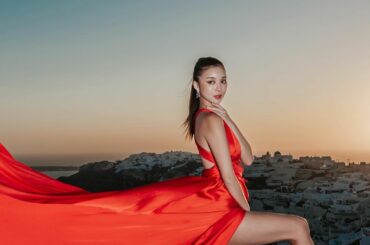 Flying dress in Santorini.
Thank you for your kind cooperation! @sadiraj_photogr...