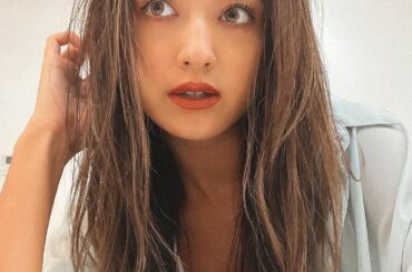 ．
久しぶりに自撮りしたやーつ
海で大変なことになってた髪も復活したよ︎...