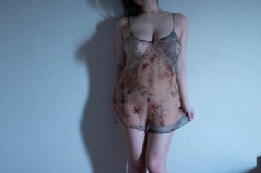 .
.
4冊目写真集　【生】
アザーカット

写真集は
もう見てくれましたか〜??

息づかいや体温、
心の中までダダ漏れなカットが
沢山載ってます

まだの方...