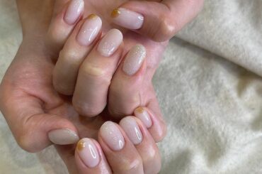 あたらしいネイル
ほどよいキラキラ感とオレンジゴールドの
ワンポイント可愛い〜

色味やデザインを相談しながら
丁寧に仕上げてくださって感謝です

@chipi...