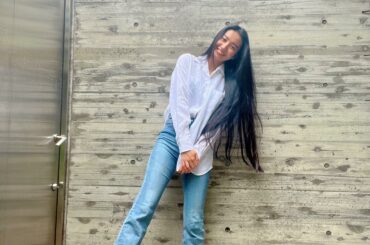 ロロ・ピアーナのアイコニックなホワイトソールシューズに夏限定のトラベルモチーフのチャームが登場！
素足で履いても履き心地抜群です
スエードなのに撥水されているの...