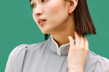 本日12:00より発売
「岡崎紗絵×AULA AILA」
コラボレーションアイテム

チャイナカラーやパイピング、
袖に程よい透け感のある素材を使ったりと、完成...