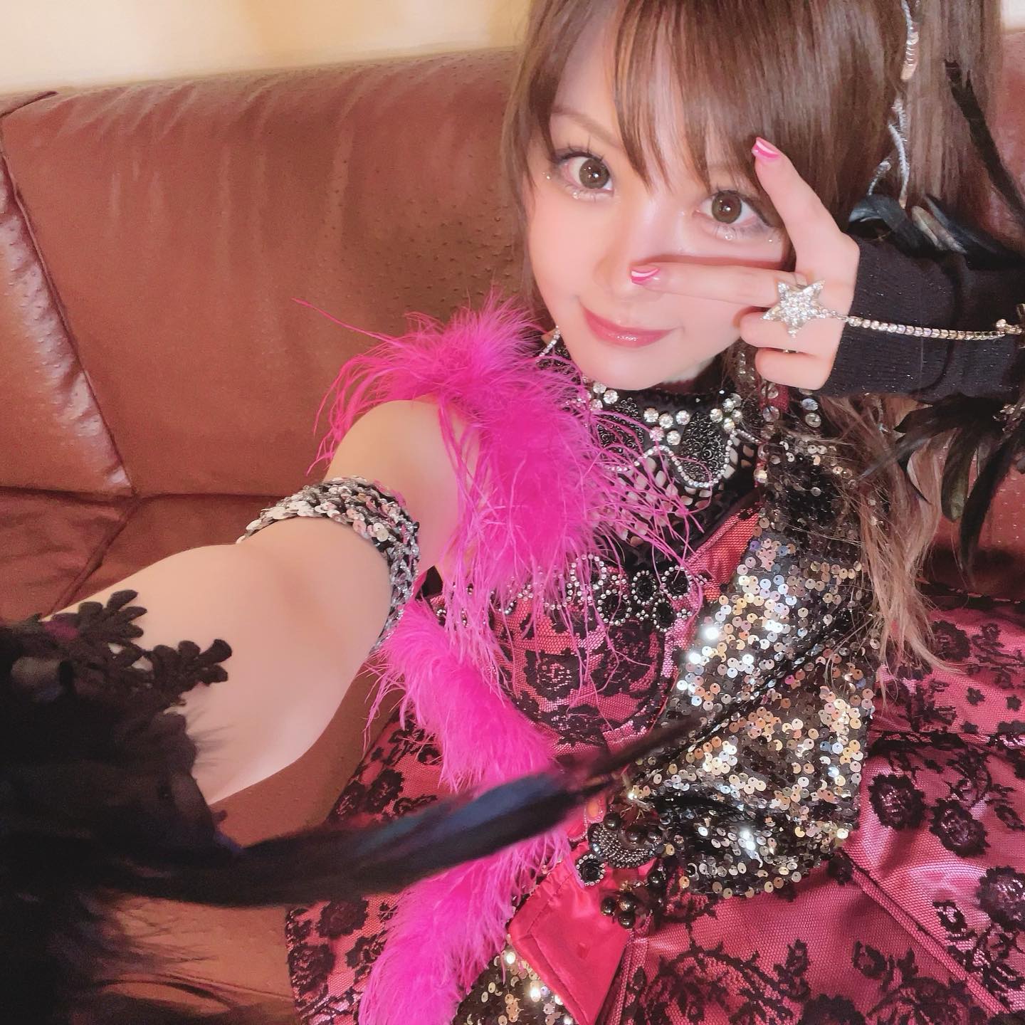 田中れいな 目元にたくさんキラキラつけました 小さいラインストーン持ってなかったけん みやびがくれた ありがと みやび キラキラメイク Moe Zine