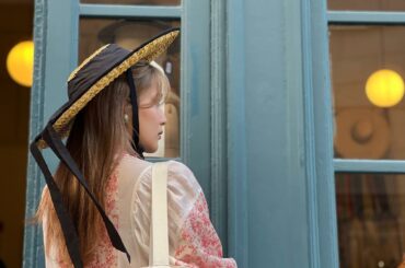 セントロ地区にある可愛い雑貨屋さん
COCOL ではお洒落な麦わら帽子を見つけました
こうやってすごく後ろめに被るものらしい〜

持ってるトートバッグは私がプロ...