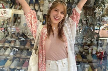 エスパドリーユのお店Casa Hernanz は普段行列ができる人気店。観光客だけでなく地元の方も来ているみたい！私は朝早く行ったので2組待ちで入ることができま...