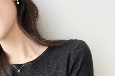 ⁡
⁡
明日発売の、
スクエアビジューピアスとネックレス 
⁡
華奢な一粒ビジューが上品でとっても可愛い..
どんなお洋服にも合う万能さんです
⁡
セットでつけ...