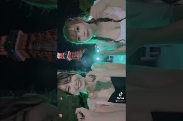 しょこたんとゆきりぬがナイトプールで水着姿披露👙