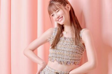 “めるる”生見愛瑠、ビスチェから美肌お腹もチラり！夏の日差しに負けないポップでハッピーな笑顔がはじける／コーセー「サンカット ライトアップUV エッセンス」CM＋メイキング＋インタビュー