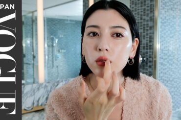 三吉彩花が教える「韓流ツヤ肌＋じゅわっと血色メイク」の作りかた。| Beauty Secrets | VOGUE JAPAN