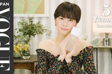 佐久間由衣が信頼を寄せるビューティーアイテムとは？　透明感溢れる肌を作るTIPSを紹介！| VOGUE JAPAN