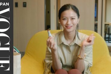 榮倉奈々のバッグの中身は？ 愛用リップやマッサージグッズも公開。 | In The Bag | VOGUE JAPAN