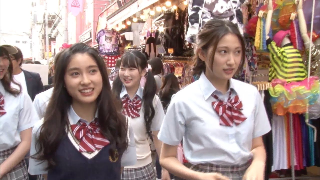 土屋太鳳&大野いと、制服姿で竹下通り登場!映画『兄に愛されすぎて困ってます』 土屋太鳳&大野いと、制服姿で竹下通り登場!映画『兄に愛されすぎて困ってます』