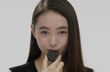 “セブンティーンモデル”宮野陽名がキュートな表情　「Noir」新CMが公開