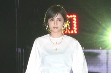 久慈暁子アナ、フジテレビ退社後初公の場　久々のモデルランウェイで“再出発” 『GirlsAward 2022 SPRING/SUMMER』