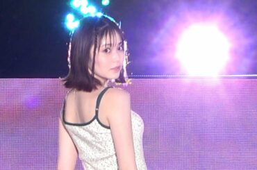久間田琳加、20センチ髪ばっさりでイメチェン！美ボディライン際立つキャミワンピで魅了 『GirlsAward 2022 SPRING/SUMMER』