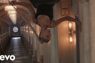 Ariana Grande - no tears left to cry (Official Video)