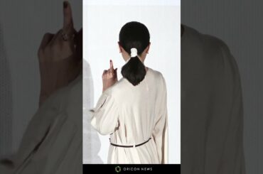 うなじを披露する深川麻衣　白いウサギみたい・・・