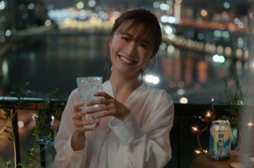 松本まりか「はじめてのチュウ」で美声を披露！「鏡月焼酎ハイ」新CM