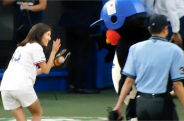 【見事なノーバン投球！】フジテレビアナウンサー小澤陽子 始球式