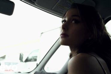 Ariana Grande - One Last Time (Official)