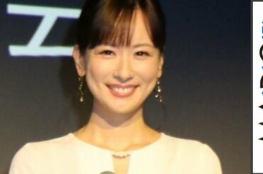 皆藤愛子、オールホワイトの“愛されコーデ”　美脚も披露