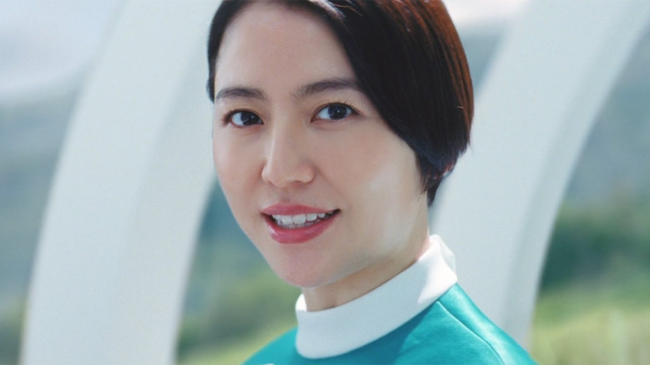長澤まさみ、実は“未来人”だった? 美スタイル際立つ衣装にも注目 クボタ新CM「クボタが描く未来 スマートビレッジ構想」編 長澤まさみ、実は“未来人”だった? 美スタイル際立つ衣装にも注目 クボタ新CM「クボタが描く未来 スマートビレッジ構想」編