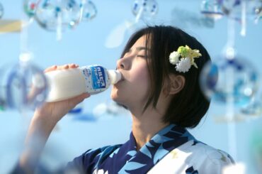 黒島結菜、キュートな浴衣姿で“キュン飲み”「カルピスウォーター」新TVCM「風鈴の中で　夏」編、インタビュー・メーキング映像