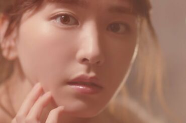 新垣結衣、お団子ヘア＆ニットカーデ姿で優しいまなざし　新CMで“大人ガッキー”に