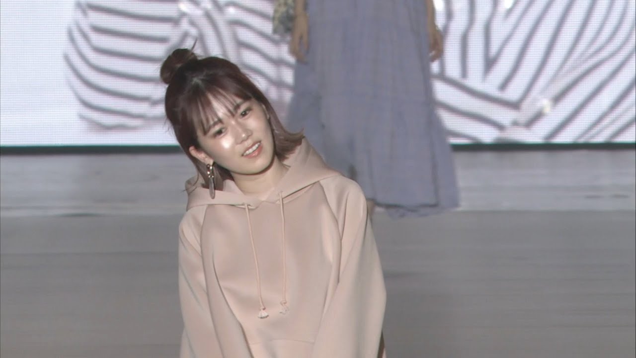 『ボンビーガール』川口葵、緊張しながらもキュートな笑顔 なこなこカップルは仲良く登場 『EXIA Presents KANSAI COLLECTION 2021AUTUMN & WINTER』 『ボンビーガール』川口葵、緊張しながらもキュートな笑顔 なこなこカップルは仲良く登場 『EXIA Presents KANSAI COLLECTION 2021AUTUMN & WINTER』