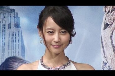 堀北真希、結婚後初イベント。純白ドレス姿で「明るい家庭築きたい」