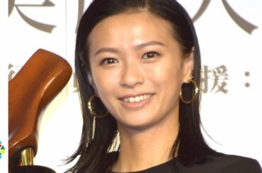 一児の母・榮倉奈々、変わらぬ美脚＆スタイル維持の秘けつは「毎日8000歩」　『第17回 クラリーノ美脚大賞2019』授賞式