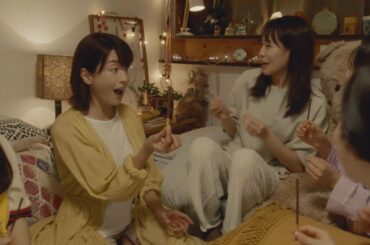 南沙良、お泊まり会に飛び入りした宮沢りえと大盛り上がり！　ポッキーチョコレート新TV-CM「お泊まり会」篇