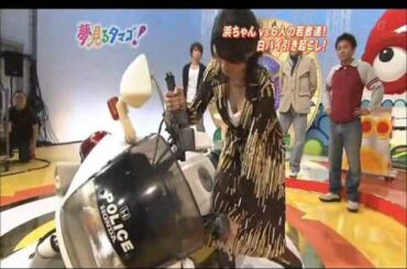 杉浦友紀アナ無茶振りで白バイ起こしに挑戦