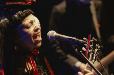 中条あやみ、“ハイトーンボイス”の歌唱シーン公開　実写「覆面系ノイズ」予告編