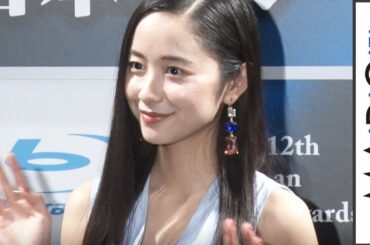 堀田真由、ブルーのノースリワンピで魅了　「第12回　日本ブルーレイ大賞　授賞式」