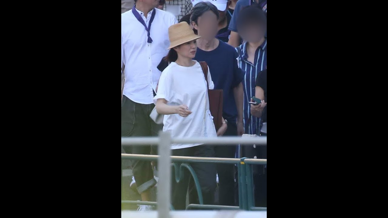 篠原涼子、内田恭子アナほか 運動会参観ママたちの写真 篠原涼子、内田恭子アナほか 運動会参観ママたちの写真