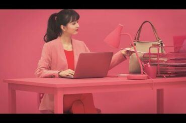 岡崎紗絵、キュートなタイピング姿披露　『nano』新WEB CM「24×365 nano」