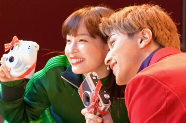 広瀬すず&横浜流星、頬を寄せ笑顔でパチリ！クリスマス気分満載／富士フイルム「INSTAX “チェキ”」CMメイキング＋インタビュー