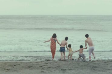 松岡茉優が水着に　「家族の形が定まった」海水浴シーン公開　映画「万引き家族」特別映像