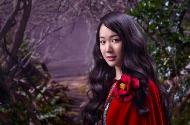 黒木華「TSUBAKI」新テレビCM『赤いずきんの女』篇